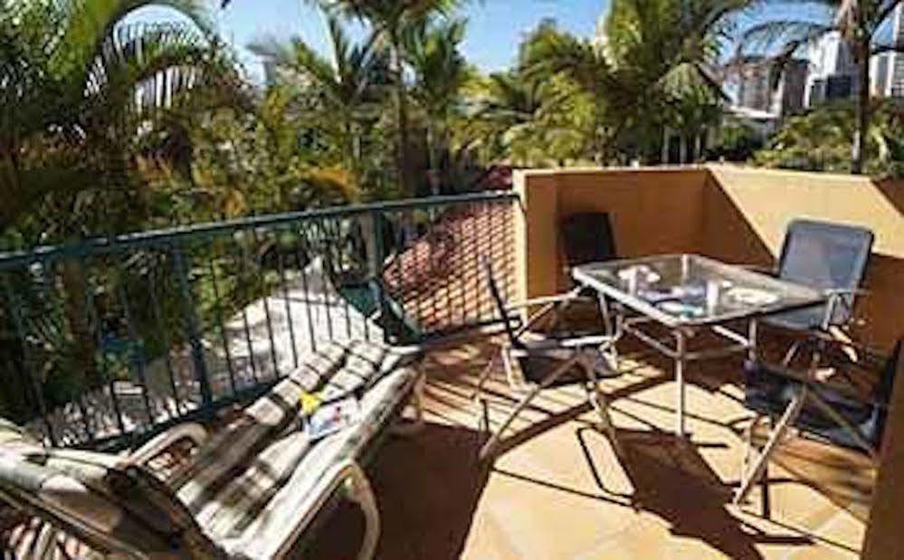 Karana Palms Resort Gold Coast Exterior photo